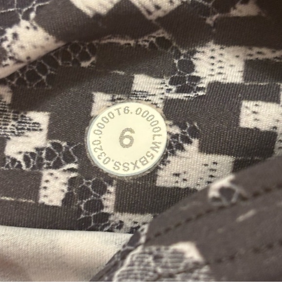 Lululemon Fast and Free Tight II 25" Leggings Gray and White Size 6 Workout - Picture 6 of 7